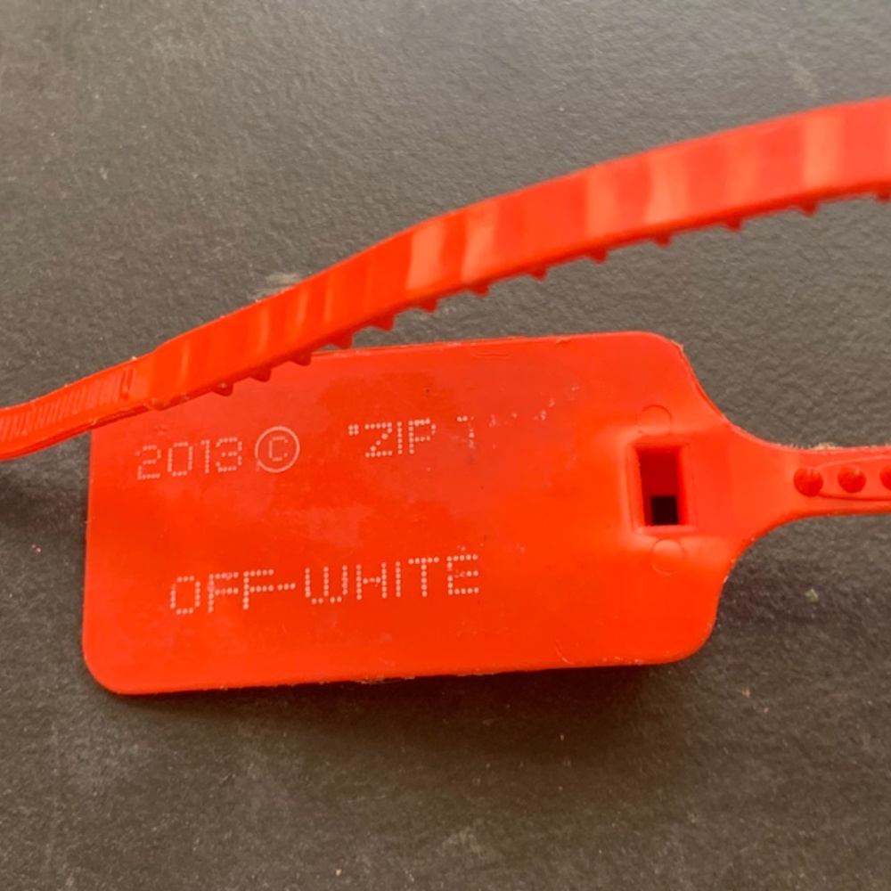 AUTHENTIC OFF WHITE ZIP TIE